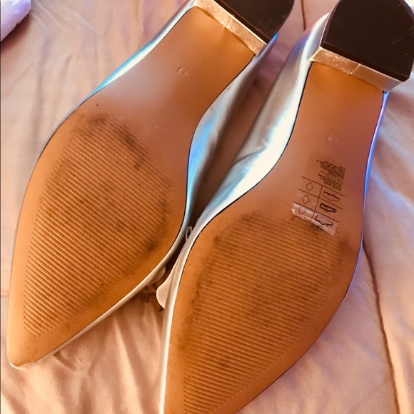 H&M silver ruffled pointy dress shoes - Picture 3 of 4